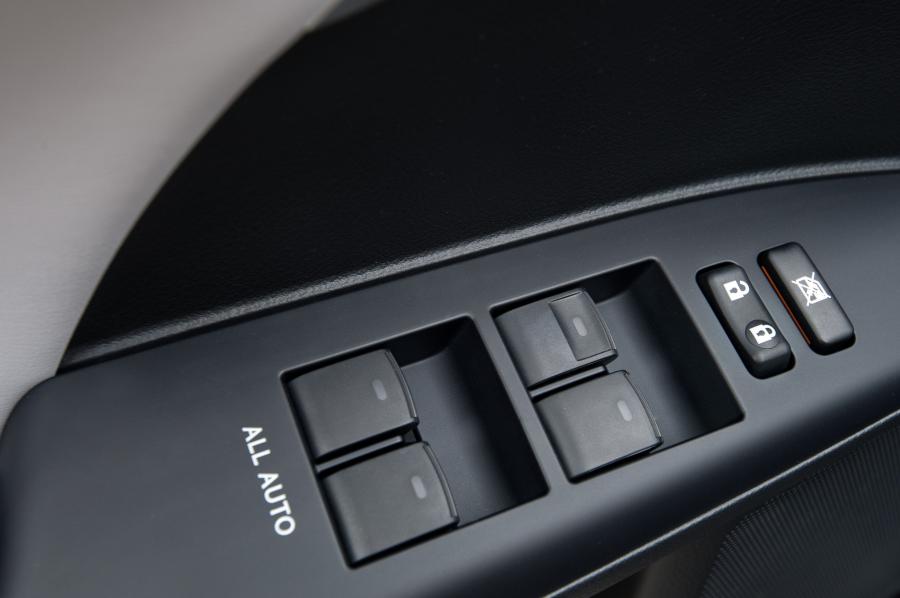  Lexus CT200h 2010 года  (фото 266 из 266)